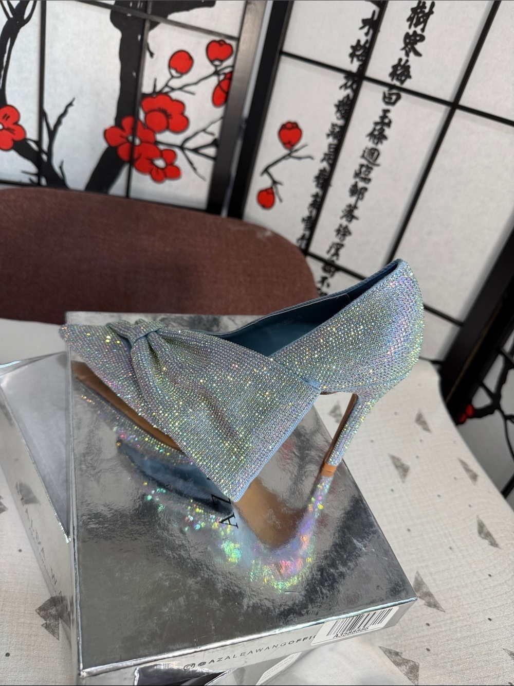 Crystal-Knot Pointed Pump in Light Blue - Picture 6 of 9